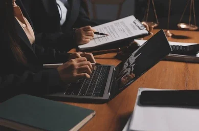 SERVICIOS EN COLOMBIA Y ESTADOS UNIDOS