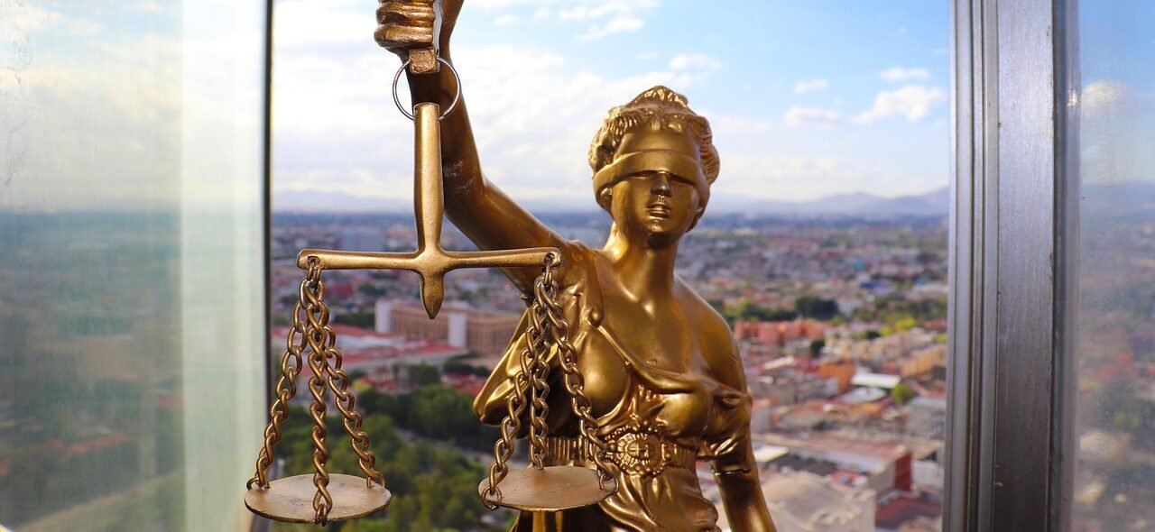 ASESORÍA A ENTIDADES PÚBLICAS, PRIVADAS Y MIXTAS